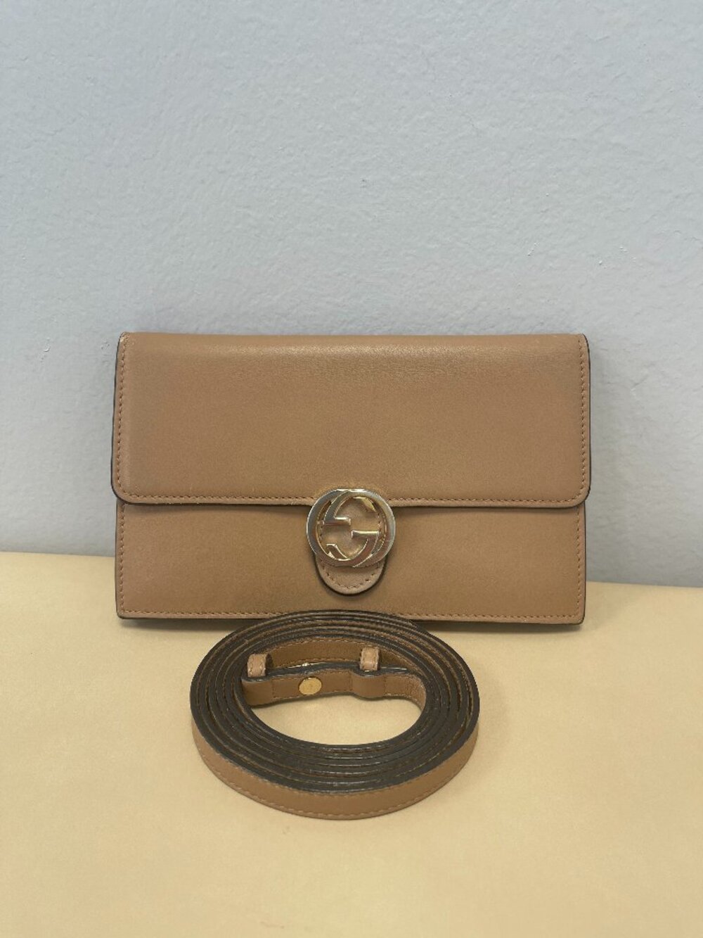 Gucci Beige Calfskin Leather Wallet on Strap - Preowned